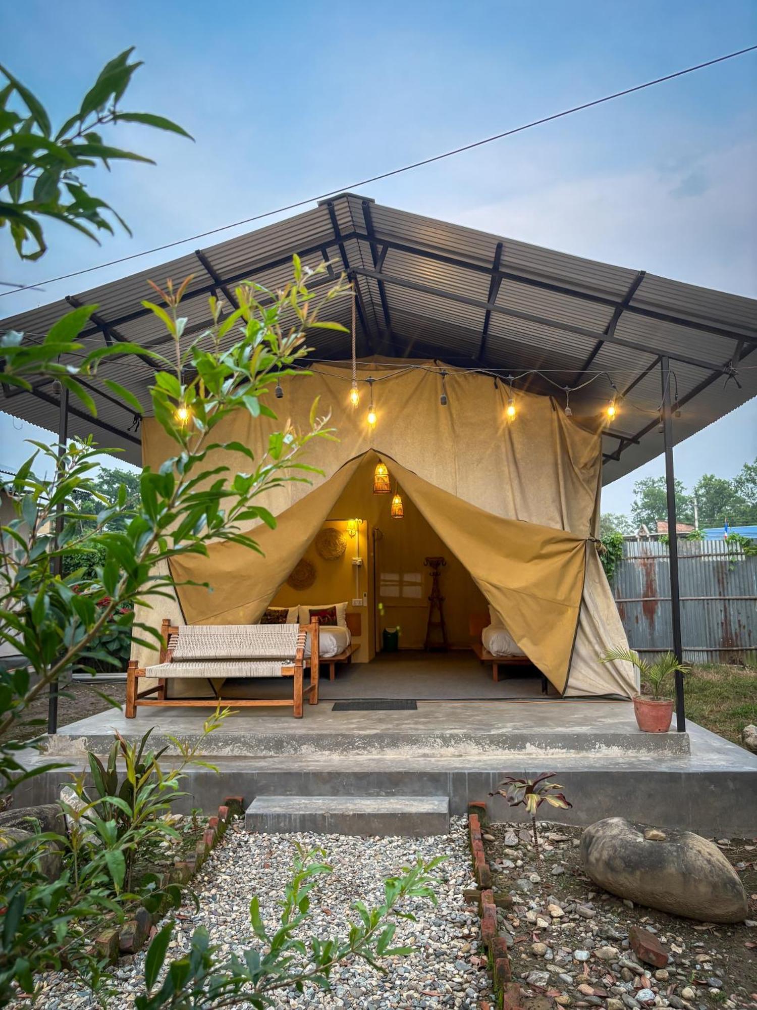 Hotel Tharu Garden And Beer Bar Chitwan Exterior photo